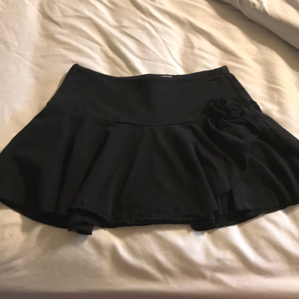Black stretchy mini skirt